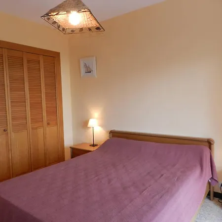 Apartment Le Lavandou, 2 Pieces, 4 Personnes - Fr-1-251-613